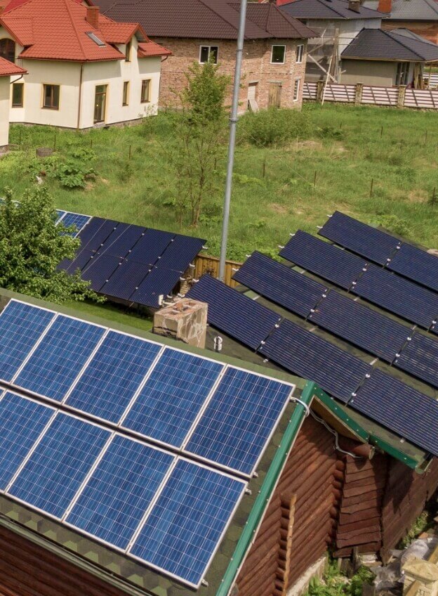 Saulės elektrinė ant pagalbinių pastatų